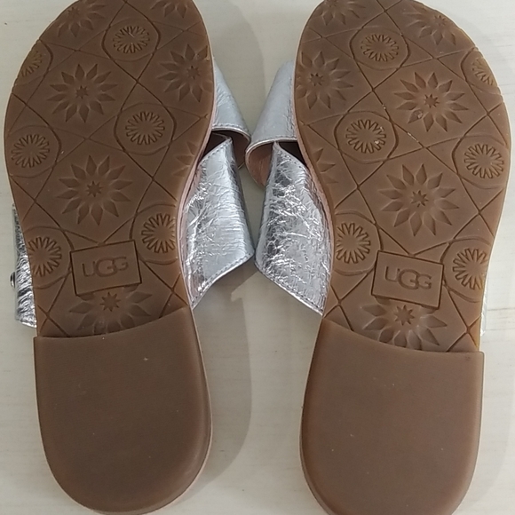 UGG silver leather slides size 7 - Picture 6 of 7
